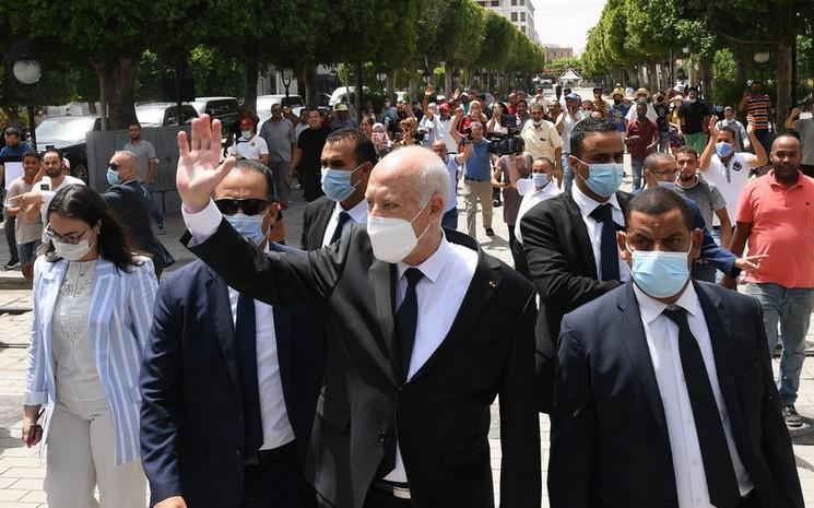 kais saied avenue bourguiba vers le ministère de l'intérieur