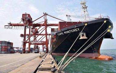 Bateau à quai cambodge
