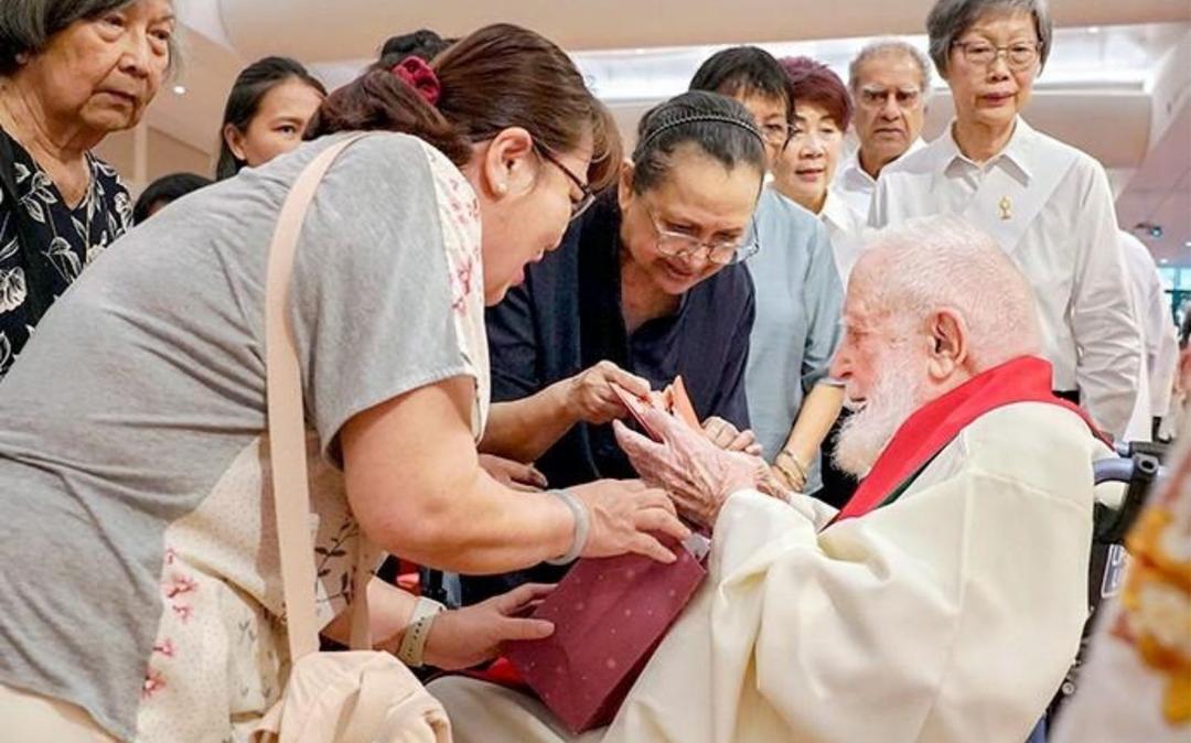 Le Père Arro lors de la célébration du 70ème anniversaire de son ministère sacerdotal en 2025