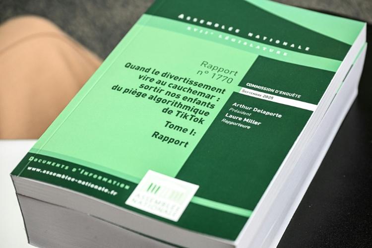 Les réseaux sociaux nuisent gravement à la santé des ados, alerte l'Anses