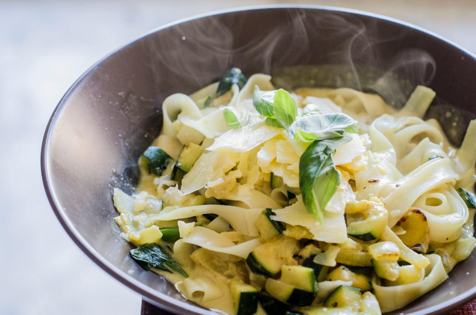 expat, expatriés, français, francophones, western australia, WA, australie, french, living aboard, expatriate, Perth, lpj, anaïs, travellingwheelberries, recette, ingrédients, les recettes d'anaïs, gastronomie, tagliatelles, pâtes , courgettes, pesto