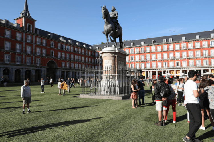 gazon plaza mayor madrid