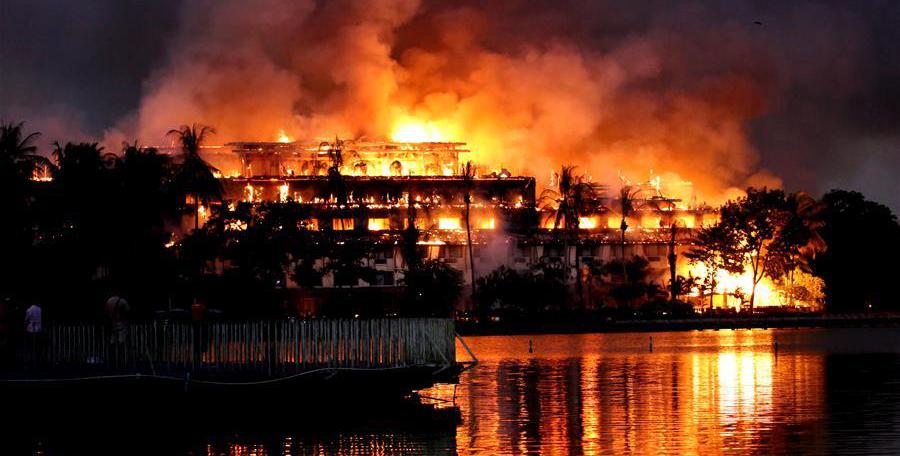 incendie du Kandawgyi Palace Hotel Yangon