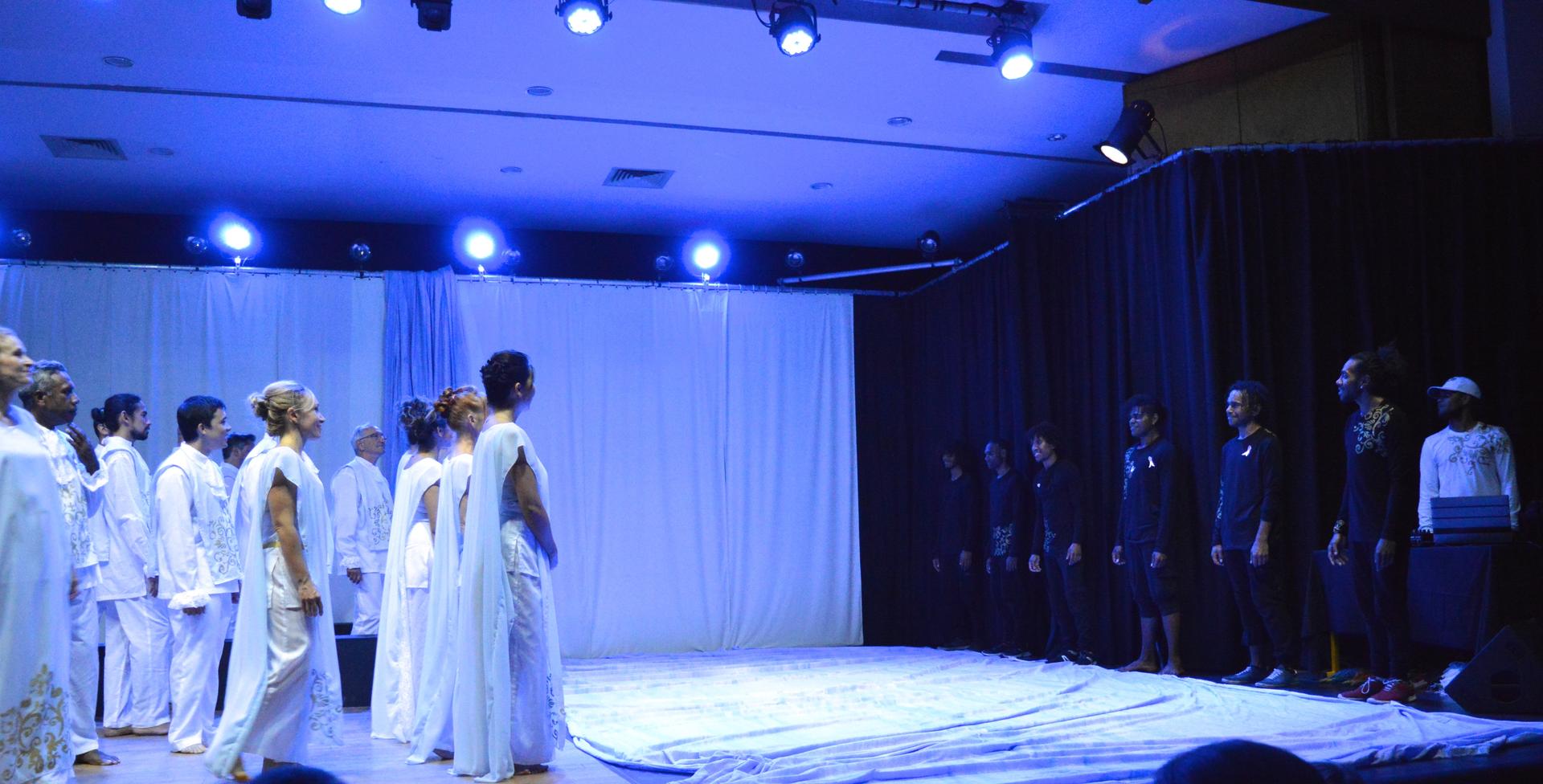 Rencontre de la troupe Vocal avant leur spectacle