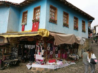  Bursa était la capitale de l’Empire ottoman, ce qui lui vaut une inscription sur la Liste du patrimoine mondial de l’Unesco avec Cumalıkızık.