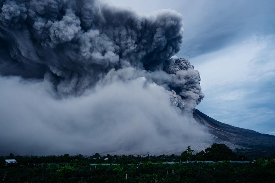 Des dizaines de vols annulés à Bali à cause d'un volcan