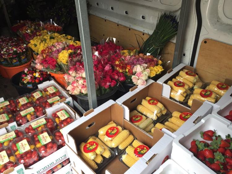 Camionnette de fleurs, fruits et légumes 