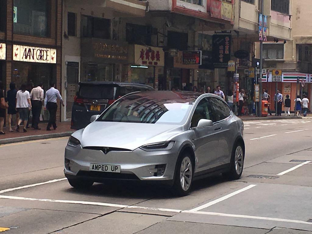 Tesla dans les rues de Hong Kong