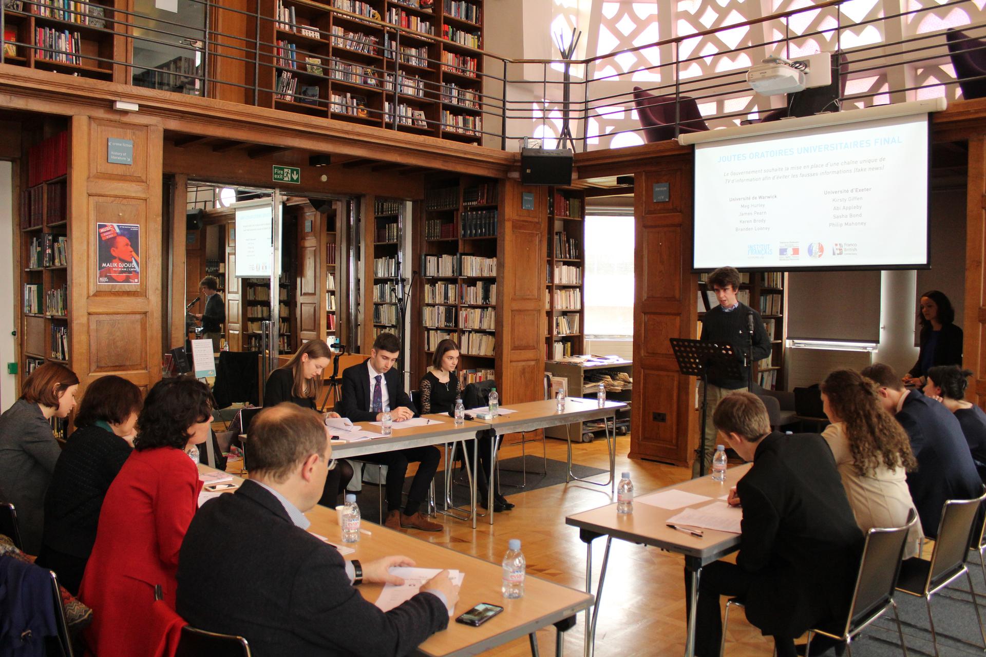 Finale des Joutes Oratoires universitaires sur le thème des fake news à l'Institut français du Royaume-Uni