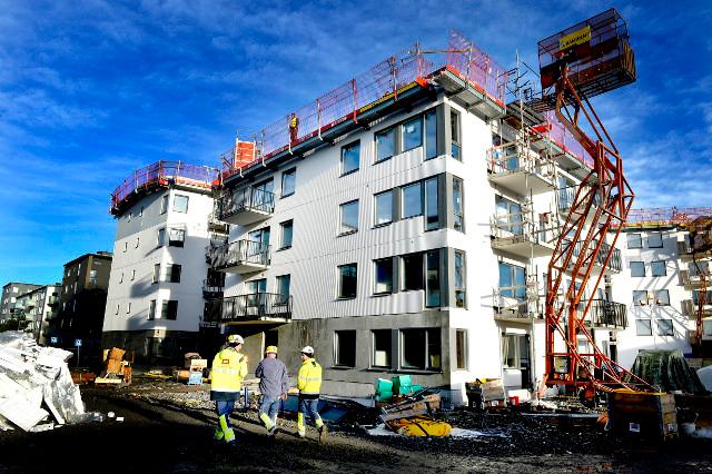 La Suède construit 600000 nouveaux logements Entre bulle immobilière et hausse de la demande, la crise du logement est un enjeu social et politique central en Suède si l’on se penche sur le dernier rapport de Boverket. Le conseil national du logement, de la construction et de la planification, fait en effet état d’un besoin de 600 000 nouveaux logements 