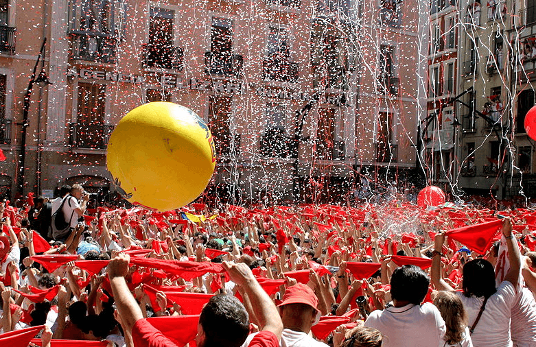 viol san fermin pampelune manada