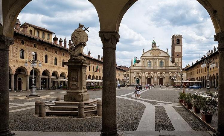 Vigevano piazza ducale italie