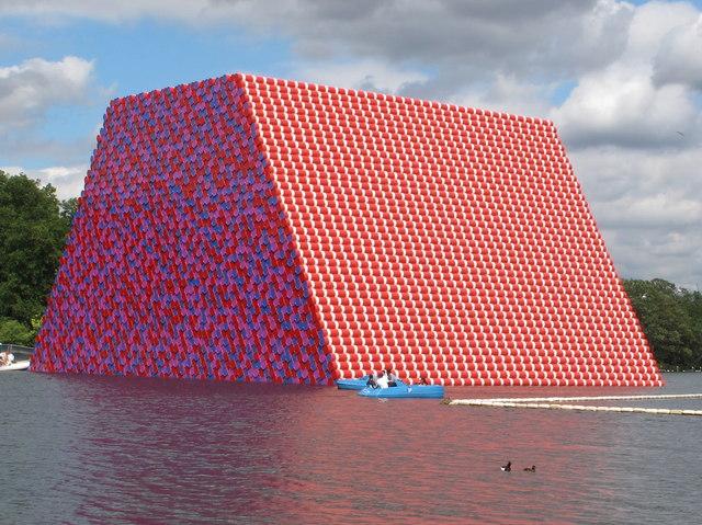 hyde park - londres - christo - art - london mastaba - insolite