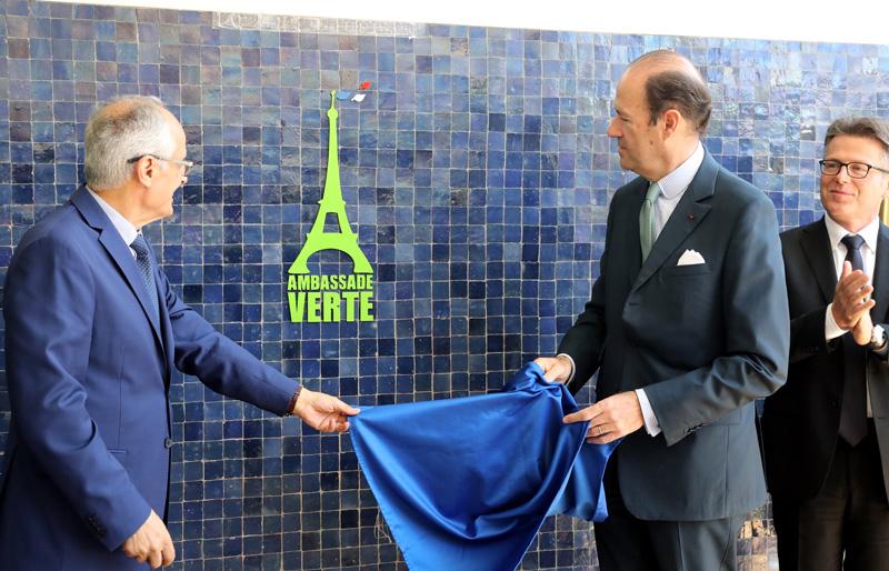 L’ambassade de France à Rabat a été déclarée « Ambassade verte » lors d’une cérémonie tenue à l’occasion de la journée mondiale de l’environnement, en présence de l’Ambassadeur de France au Maroc. Olivier Delagarde