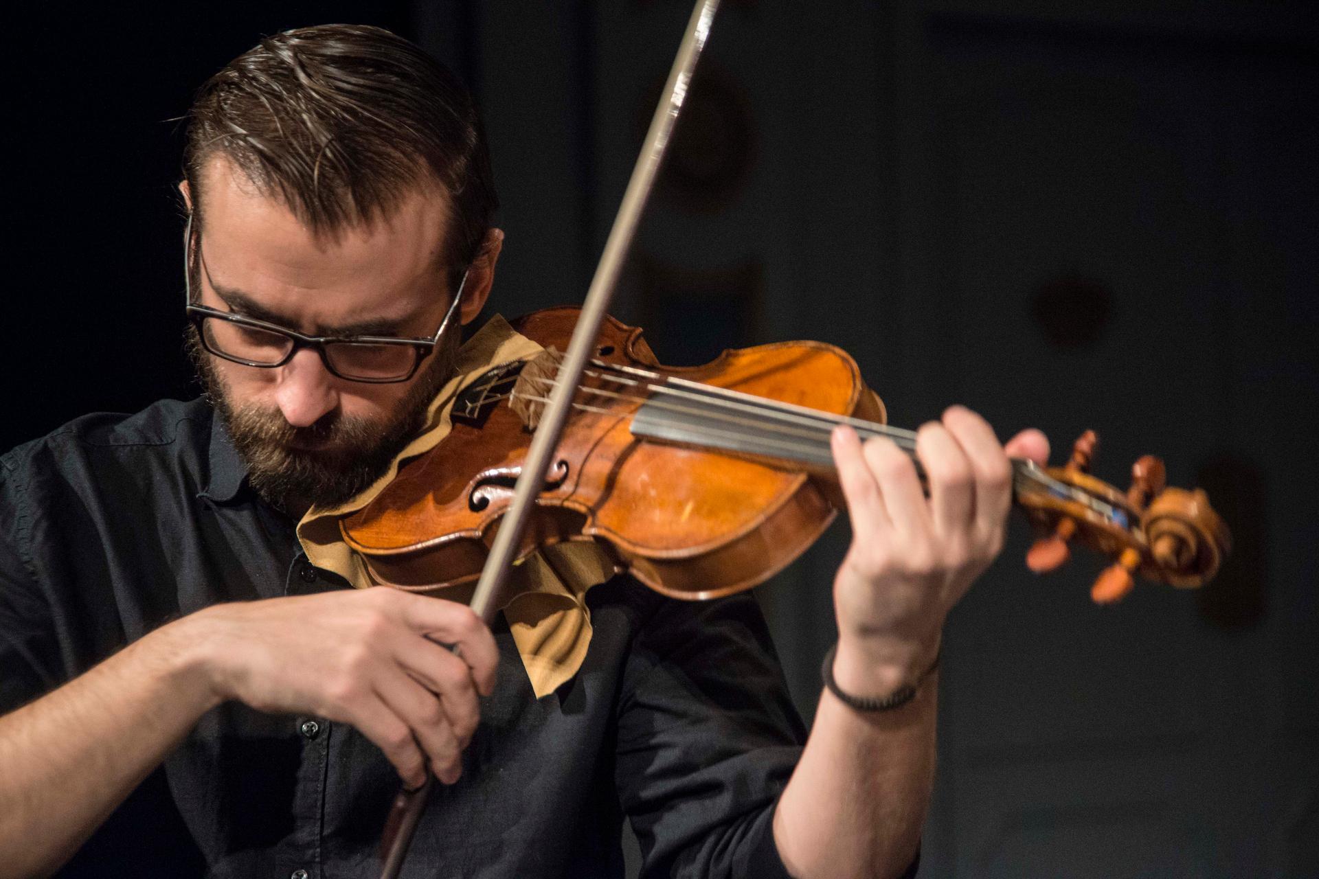 Le violoniste espagnol Daniel Pinteño en concert en Australie Melbourne Sydney Australian Brandenburg Orchestra violon baroque Espagne 17e et 18e siècle musique classique