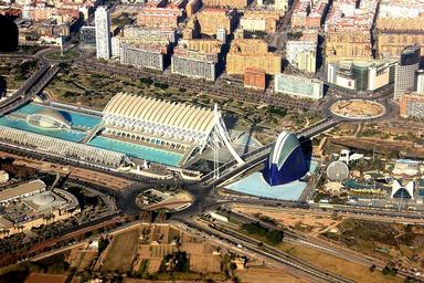 Vue aérienne de Valencia et de son emblématique Cité des Arts et des Sciences