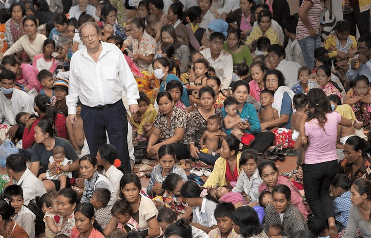 Beat_Richner_dans_son_hôpital_de_Phnom_Penh