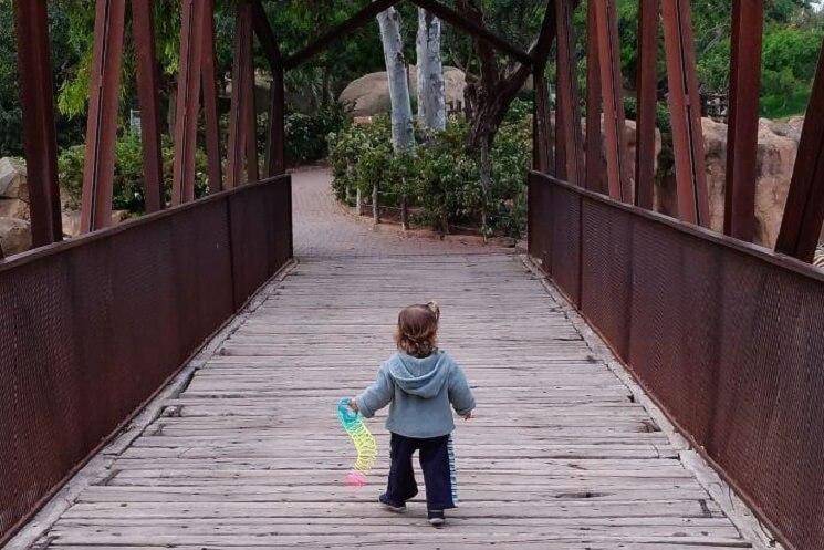 Enfant au Bioparc de Valencia