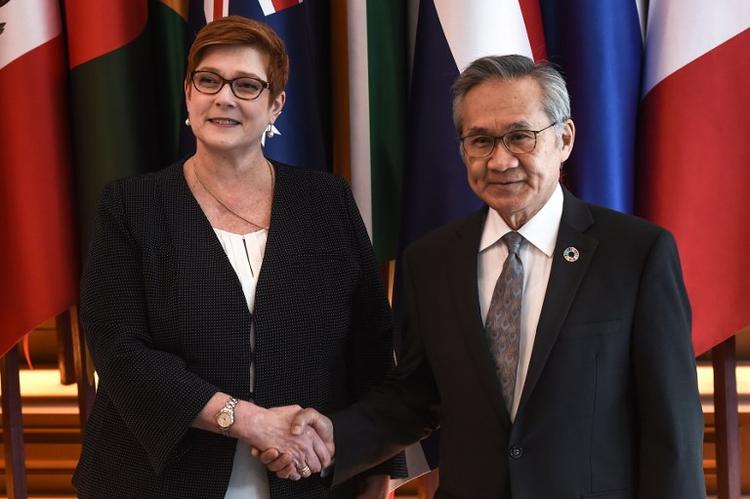 Marise Payne et Don Pramudwinai