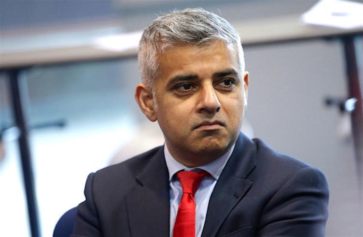 Sadiq Khan annulation frais titre séjour