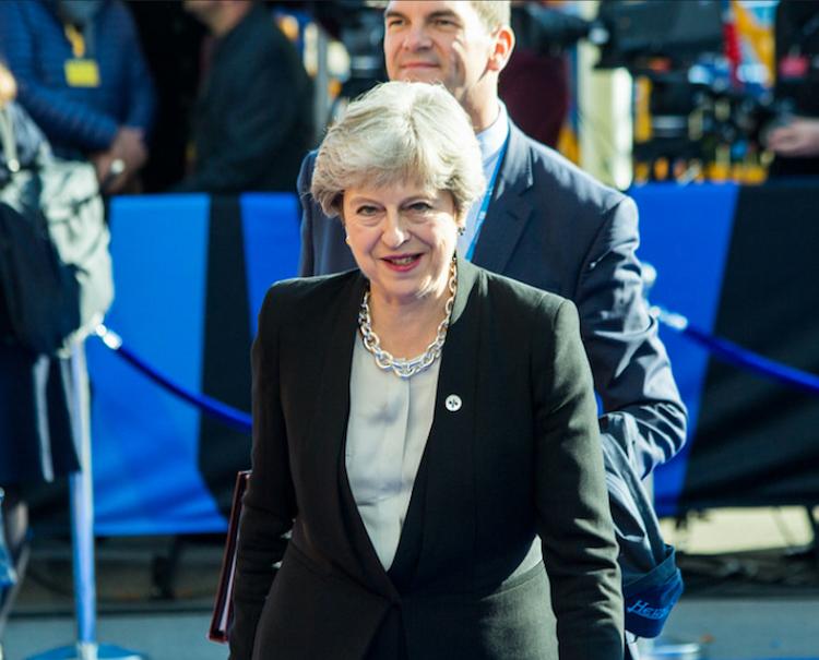 theresa may demande UE report Brexit Royaume-Uni politique accord 