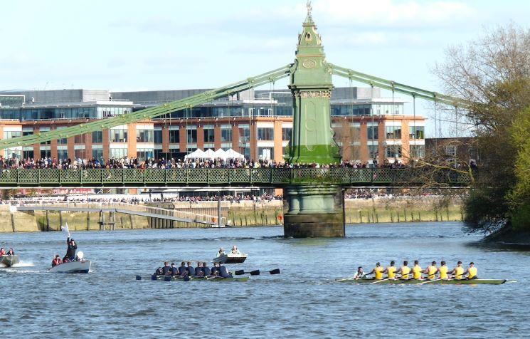 Boat Race Londres Oxford Cambridge aviron course bateaux Royaume-Uni université sortie