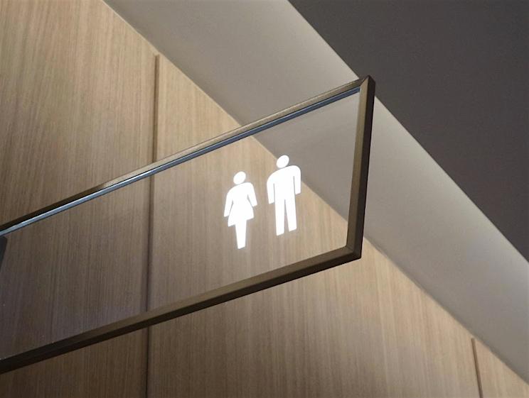 Toilettes WC prix gares Londres gratuit