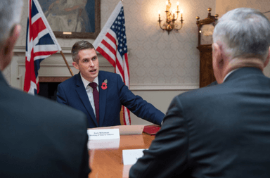 Gavin Williamson ministre défense limogé Theresa May Huawei fuites réseau 5G espionnage Etats-Unis Royaume-Unis chinois Chine