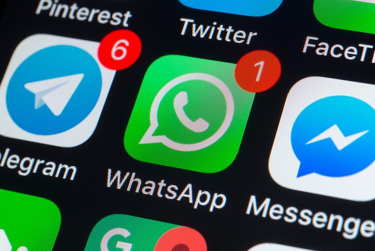 jakarta WhatsApp réseaux sociaux indonésie