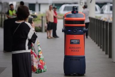 robot policier aéroport Changi Singapour