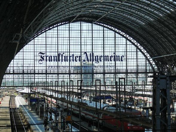 Allemagne gare Francfort accident enfant tué quai voie chemin de fer Voerde Horst Seehoder Erythréen parquet juge