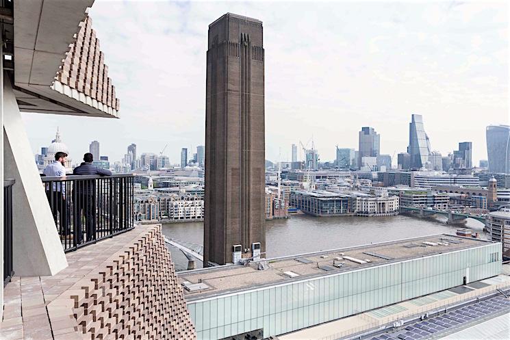 Tate Modern accident victime poussée plateforme Londres