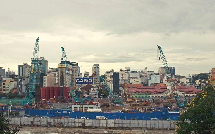 296 millions dollars centre commercial