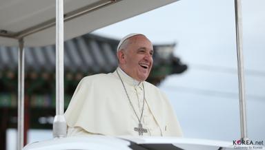 Le pape François en Papamobile lors de son Voyage en Corée du Sud en 2014