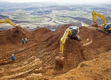 Mine de jade a ciel ouvert en Birmanie