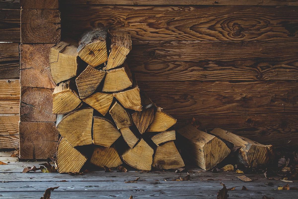 firewood_-_pixabay