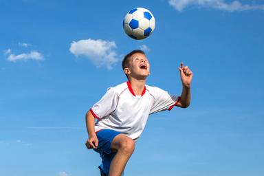 enfant football consignes Royaume-Uni tête