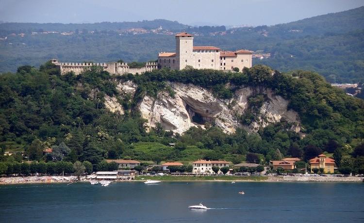 Le Palais Borromée surplombe le lac Majeur