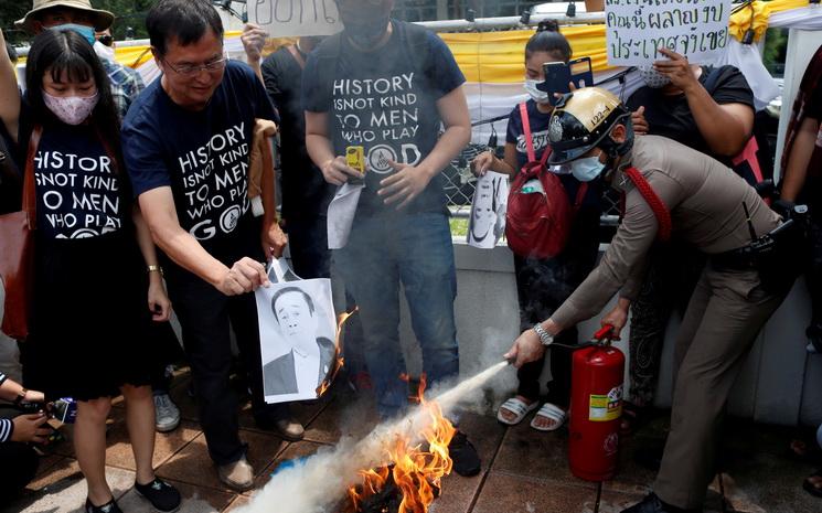 Manif-portrait-prayut