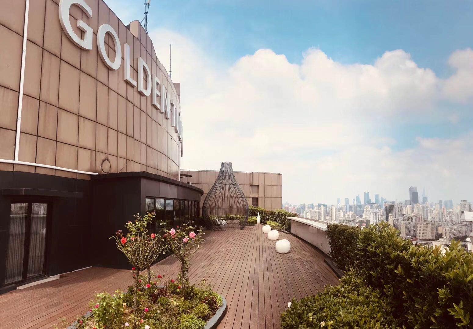 rooftop-golden-tulip