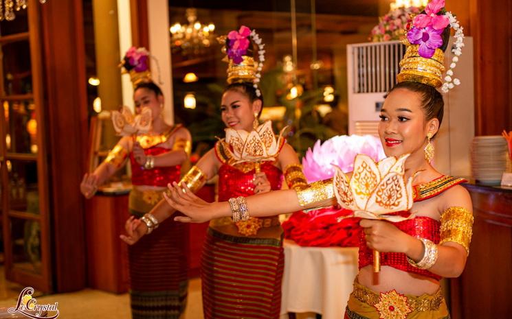 Loy-Krathong-Crystal