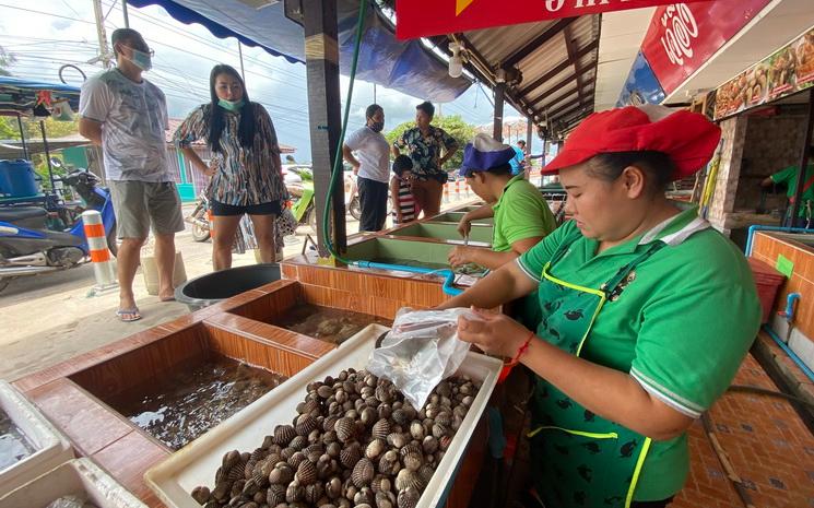 Marche-fruits-mer-Rayong