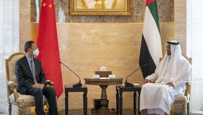 Le Prince Héritier d’Abu Dhabi a rencontré un représentant Chinois