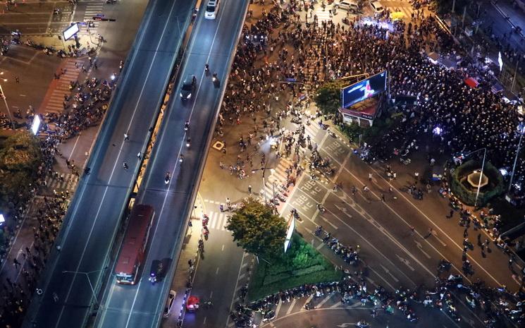 Manifestation devant l'ambassade d'Allemagne a Bangkok