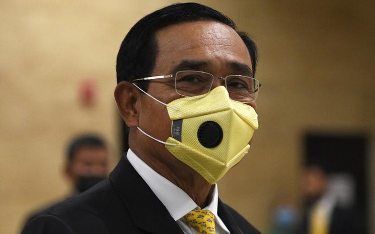 Prayuth-Masque-jaune