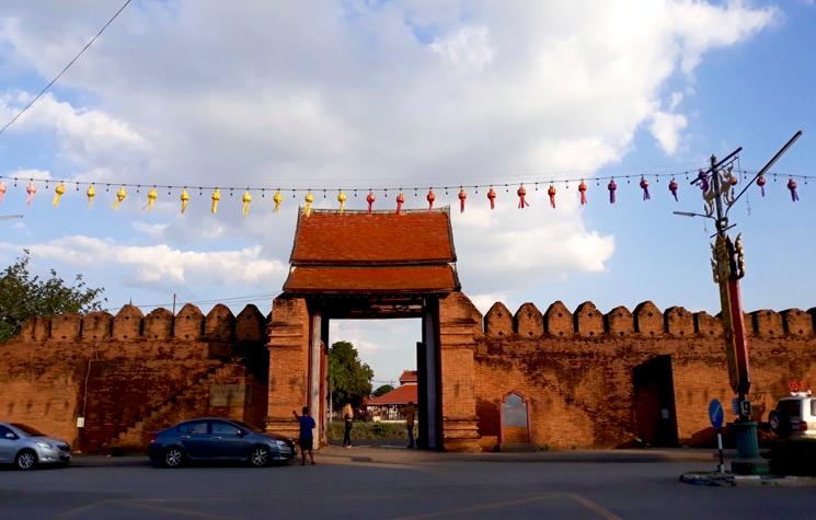 mur d'enceinte de la ville de lamphun