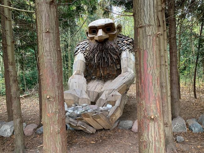 géant troll Thomas Dambo Danemark chasse trésor 