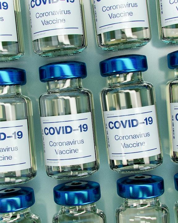 1e dose vaccin covid administrée UK