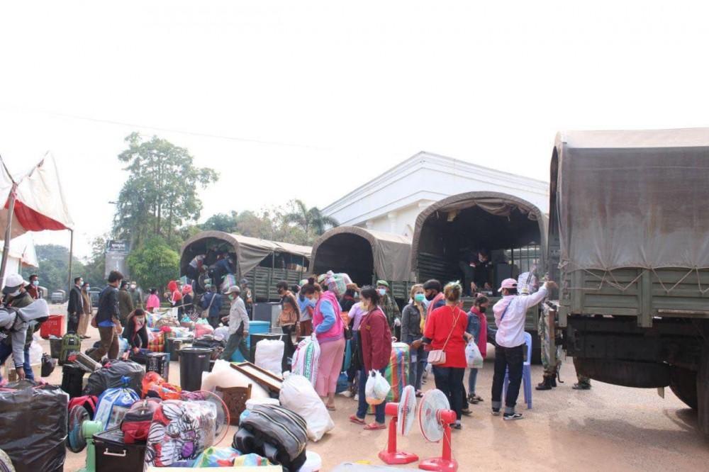 Travailleurs arrivant de Thaïlande; Province d'Oddar Meanchey source AKP 