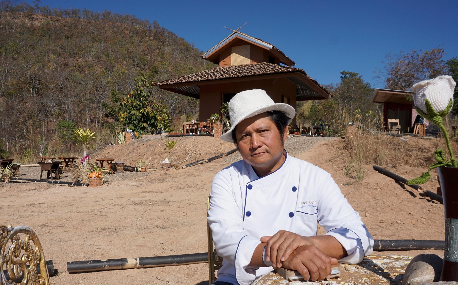 Depuis qu'il s'est retiré hors de la ville de Paï, le restaurant du Chef Golf, le sushi hillside, attire de plus en plus de clients